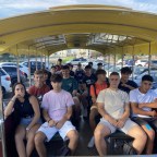 Els estudiants de cicles visiten Canyelles amb el tren i els de batxillerat fan dinàmiques de grup